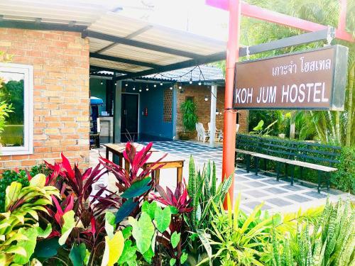 koh jum hostel