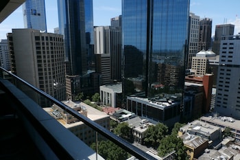 aura on flinders serviced apartments