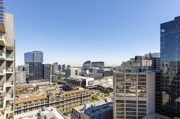 aura on flinders serviced apartments