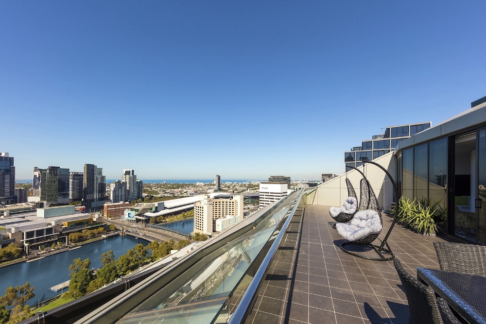 aura on flinders serviced apartments