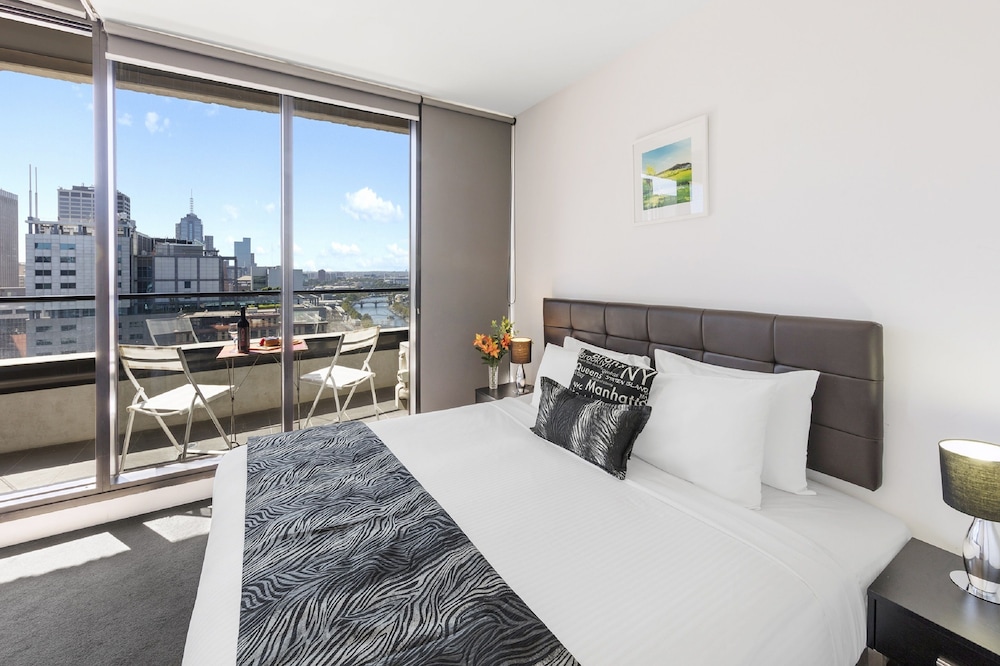 aura on flinders serviced apartments