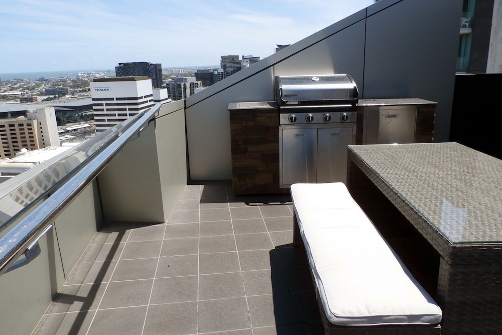 aura on flinders serviced apartments