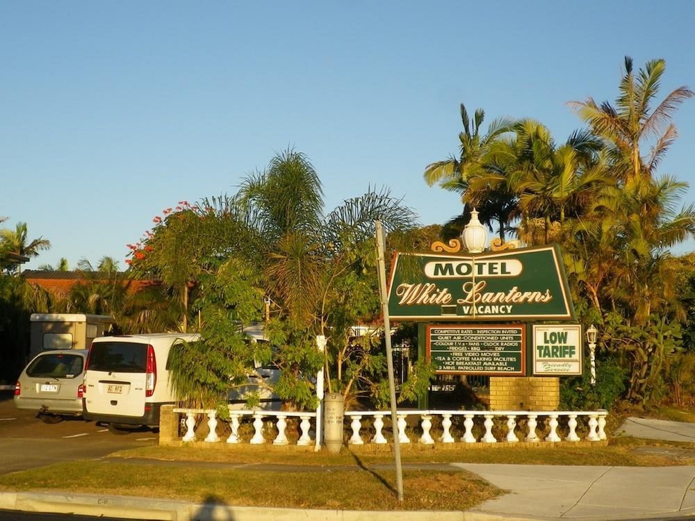 white lanterns motel