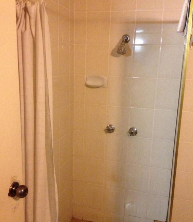 white lanterns motel