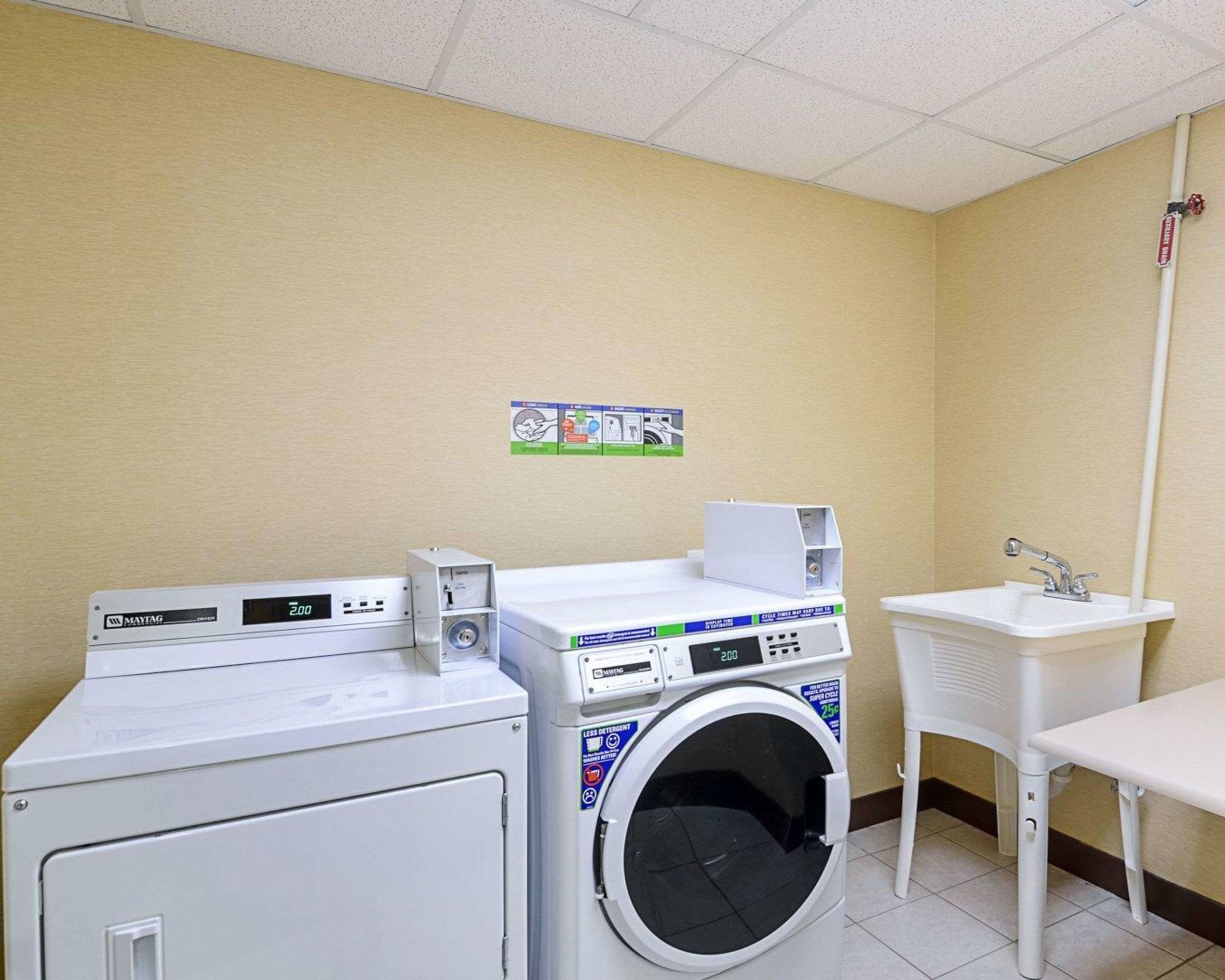 fairfield inn and suites by marriott alexandria west mark center