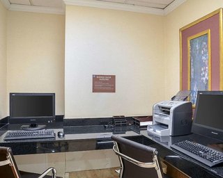 fairfield inn and suites by marriott alexandria west mark center