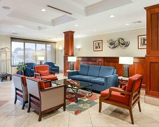fairfield inn and suites by marriott alexandria west mark center