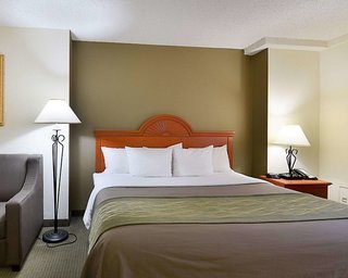 fairfield inn and suites by marriott alexandria west mark center