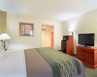 fairfield inn and suites by marriott alexandria west mark center