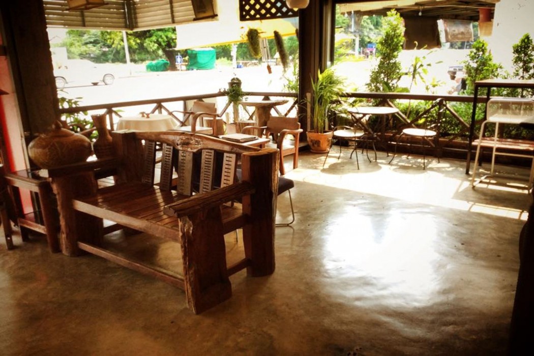ez house and cafe