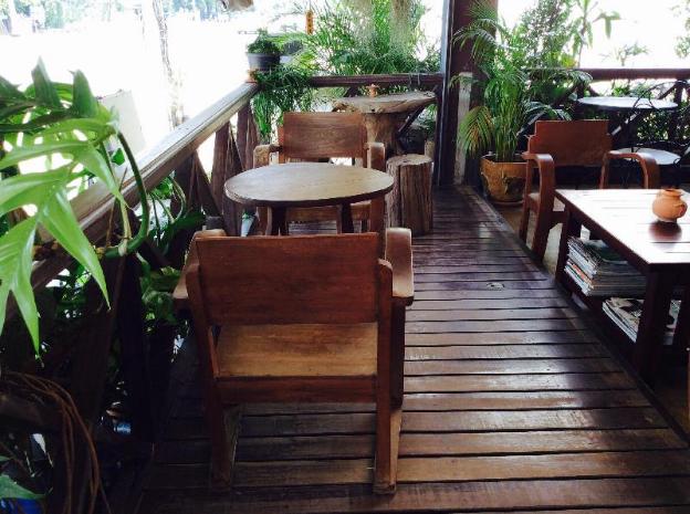 ez house and cafe