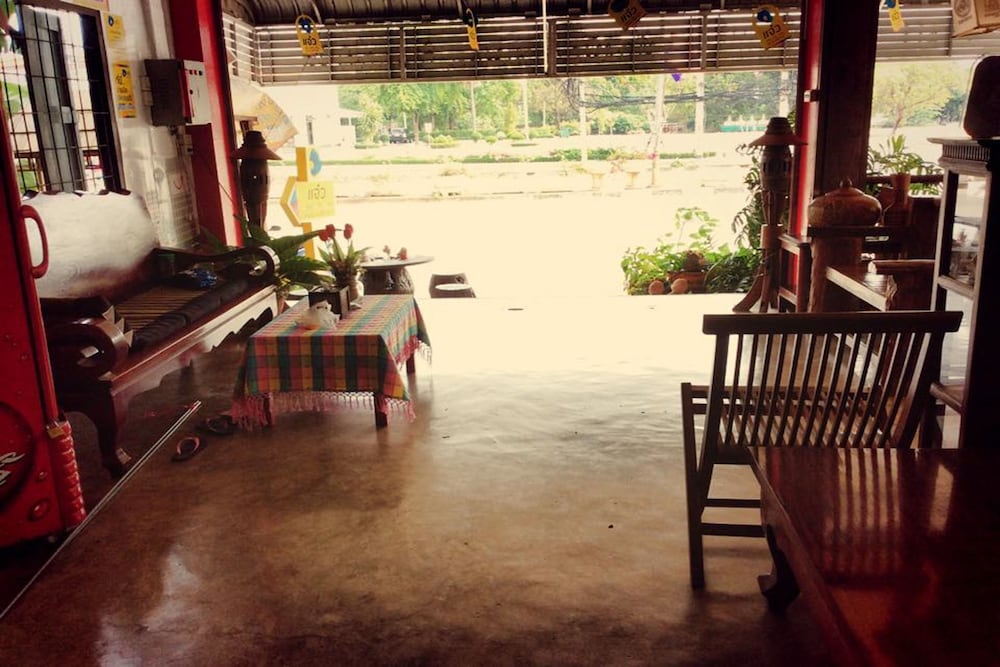 ez house and cafe