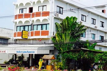 ez house and cafe