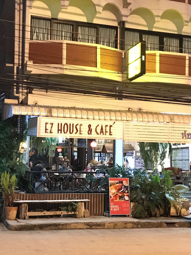 ez house and cafe