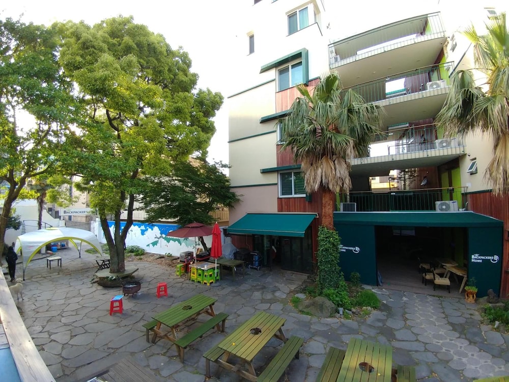 backpackers home