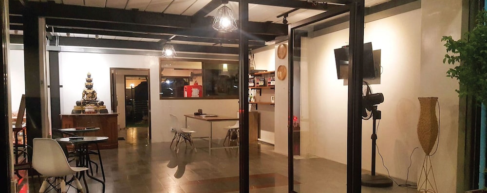 the color express hotel