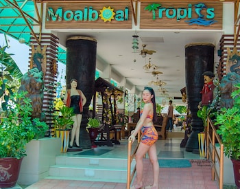 moalboal tropics