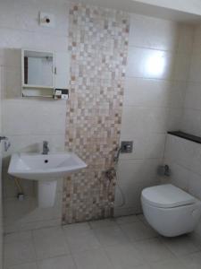 Oyo 3056 Hotel Sigma Inn,5Th Floor, Sigma Arcade, Near Ongc, Visat, Opp.Shreeji Hospital , Above Vijay Sales, Ahmedabad,3 star