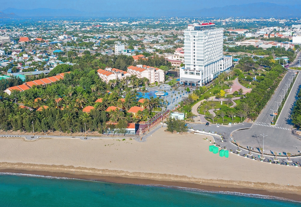 long thuan hotel and resort