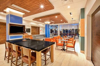 holiday inn express and suites new castle by ihg