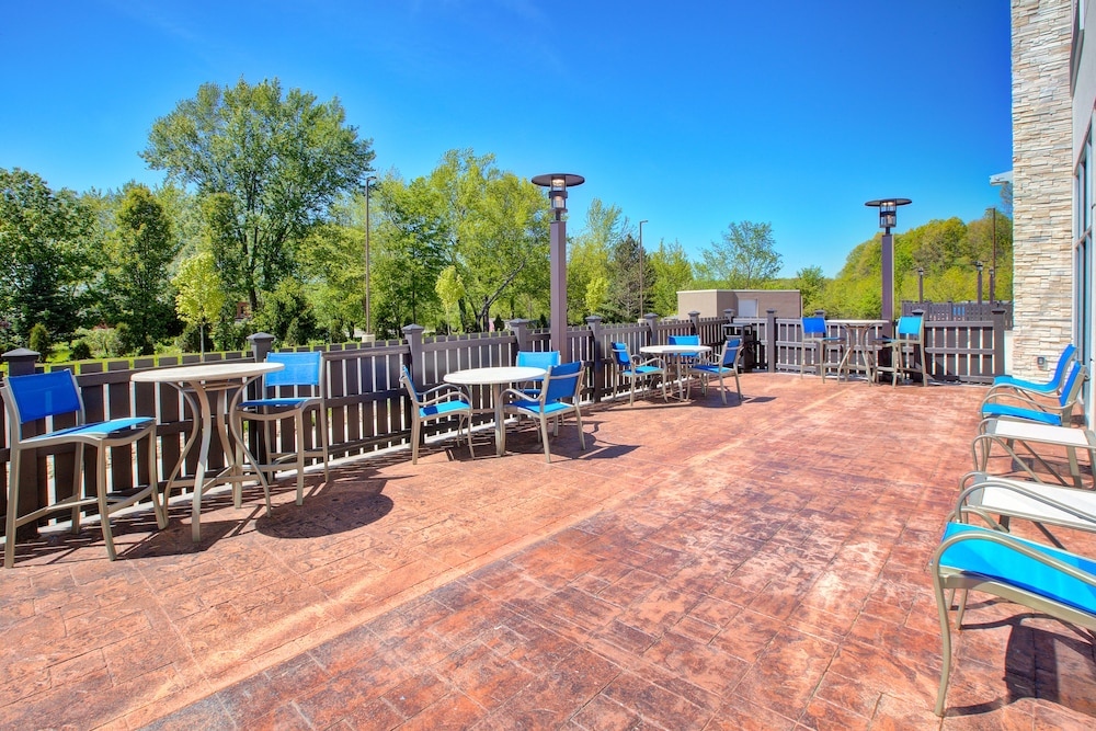 holiday inn express and suites new castle by ihg