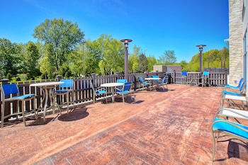 holiday inn express and suites new castle by ihg