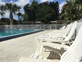 warm mineral springs motel