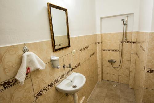 yellow rose pansiyon