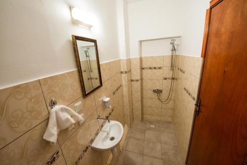 yellow rose pansiyon