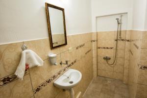 yellow rose pansiyon