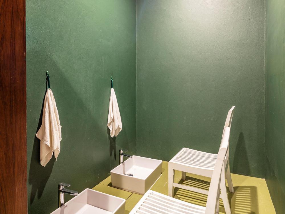 a one new wing hotel