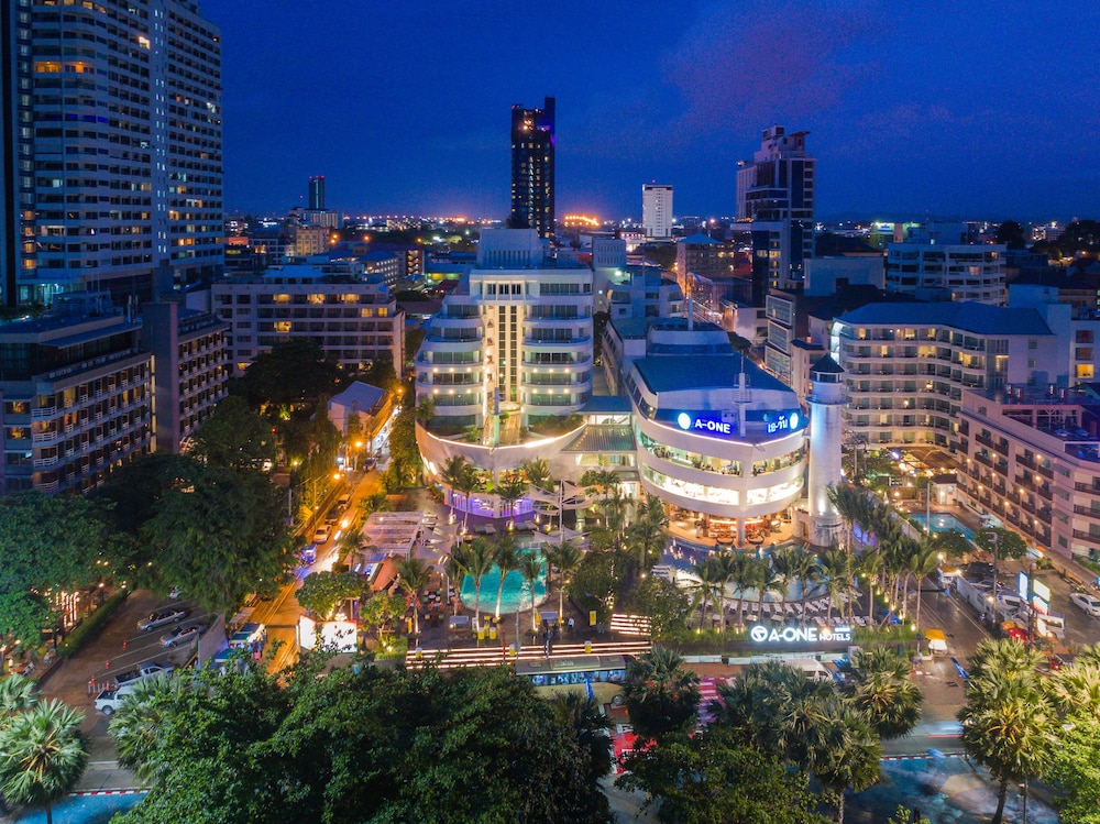 a one the royal cruise hotel pattaya