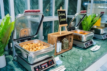 a one the royal cruise hotel pattaya