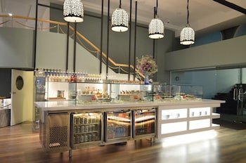 a one the royal cruise hotel pattaya