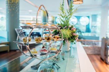 a one the royal cruise hotel pattaya