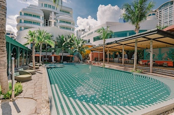 a one the royal cruise hotel pattaya