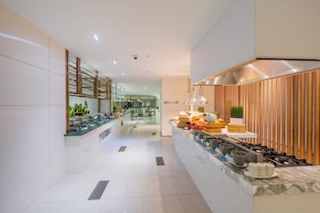 a one the royal cruise hotel pattaya