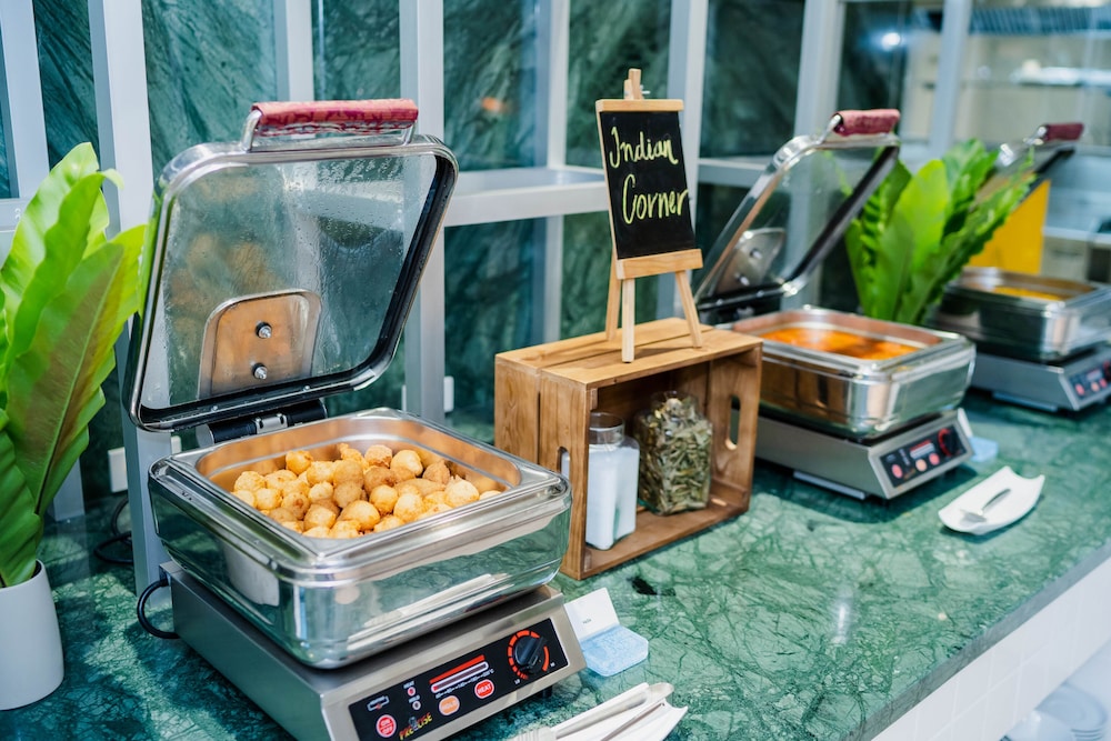 a one the royal cruise hotel pattaya