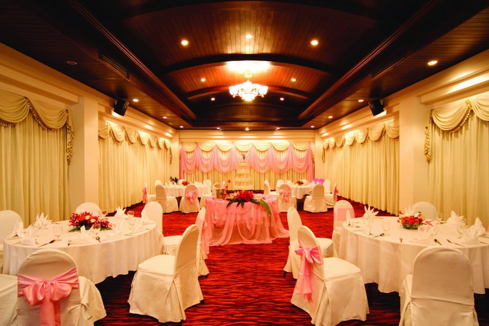 a one the royal cruise hotel pattaya