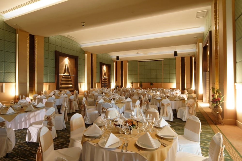 a one the royal cruise hotel pattaya