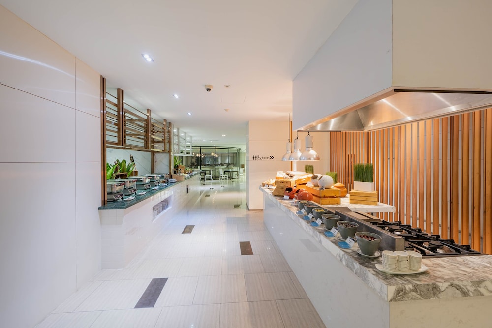 a one the royal cruise hotel pattaya