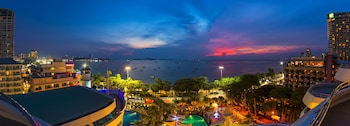 a one the royal cruise hotel pattaya