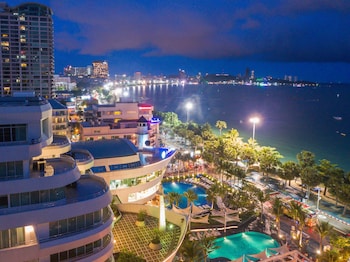 a one the royal cruise hotel pattaya