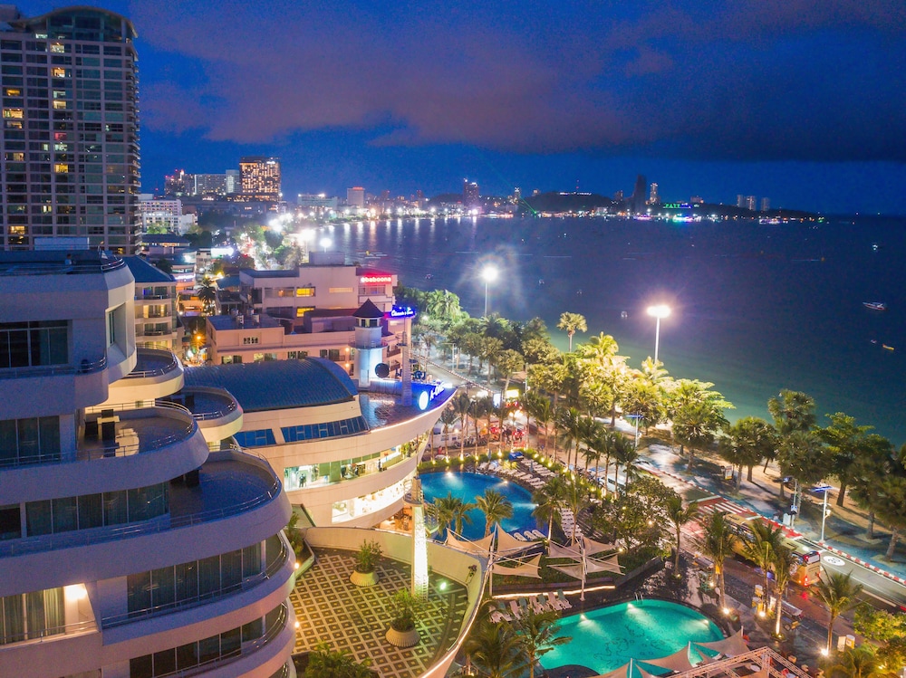 a one the royal cruise hotel pattaya