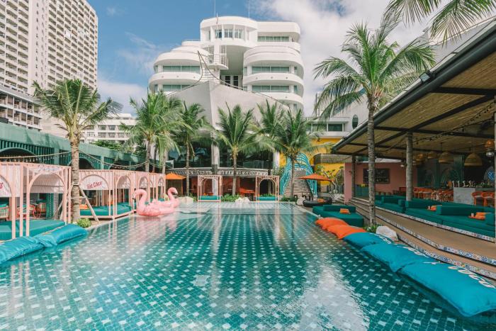 a one the royal cruise hotel pattaya