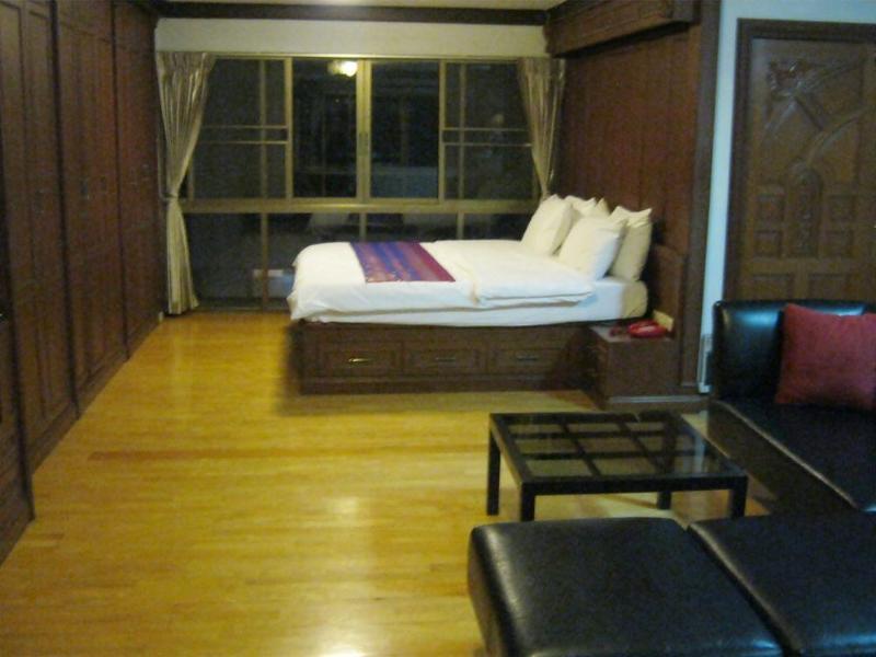 23 ava at saladaeng