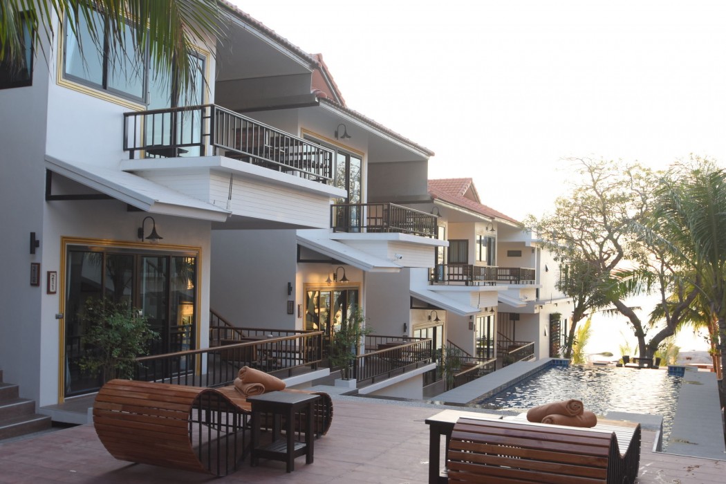 simple life cliff view resort