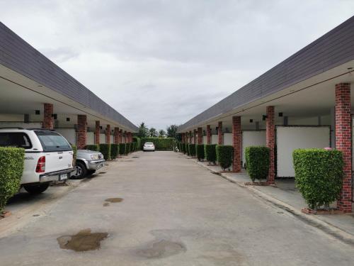 happy field resort cha am