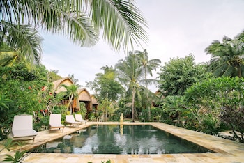 sukanusa luxury huts