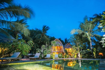 sukanusa luxury huts